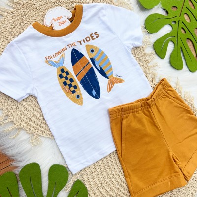 Conj. Camiseta Following the Tides e Bermuda - Mostarda e Branco